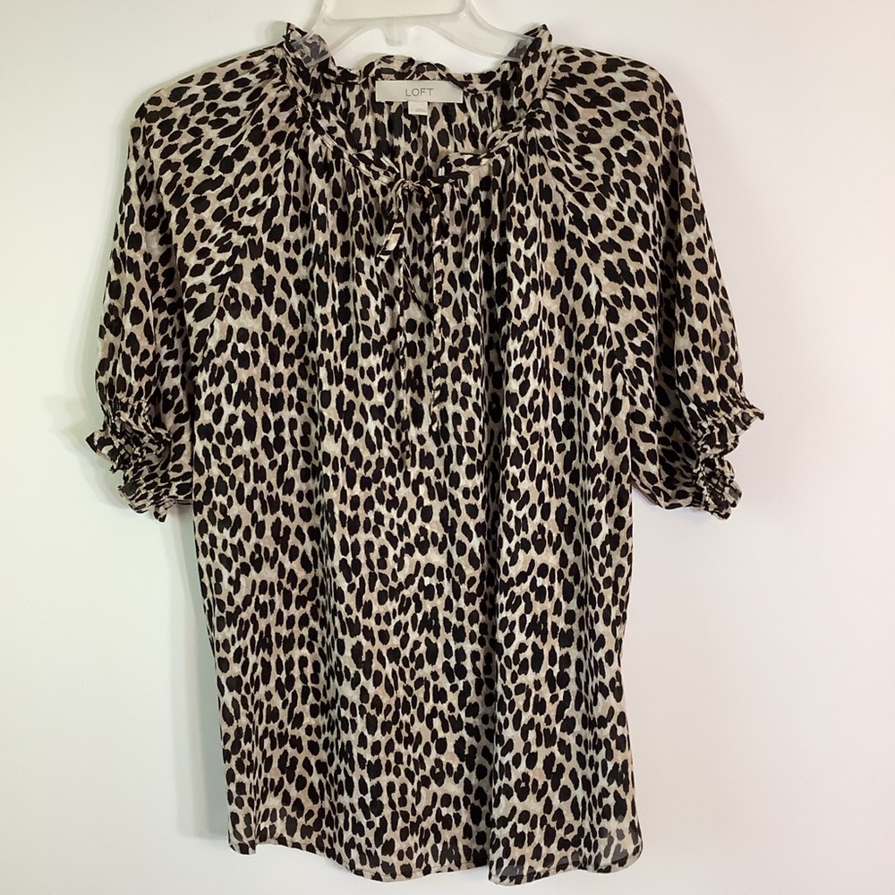 LOFT, Women, leopard print blouse, size Large. EUC